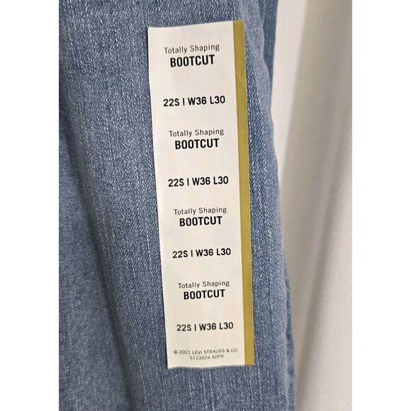 Levis Signature Totally Shaping Bootcut Light Wash High Rise Jeans 36x30 NWT - Picture 8 of 10